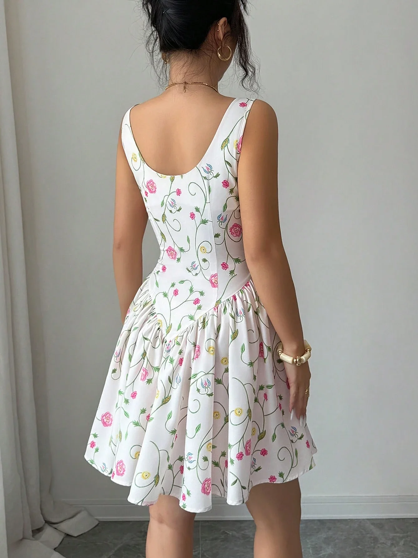 

Elegant White Floral Print Square Neck Sleeveless A-Line Mini Dress For Summer Casual Vacation