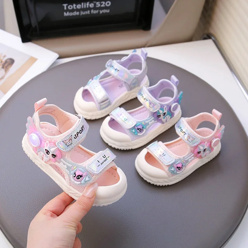 

2025 детские сандалии для девочек, нескользящие детские сандалии с милыми героями мультфильмов, пляжные сандалии на нескользящей мягкой подошве, повседневная модная обувь