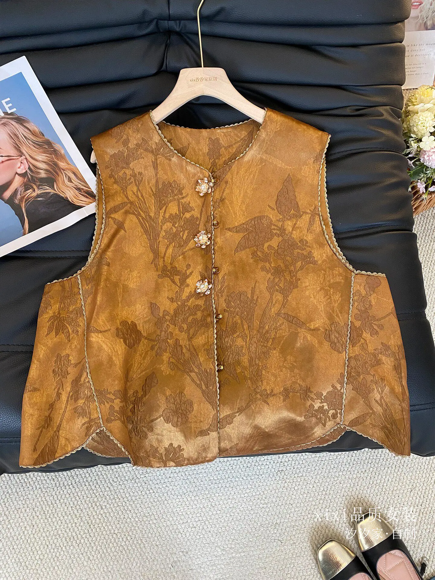 New Versatile vest, retro and fashionable jacquard, layered and worn for outerwear