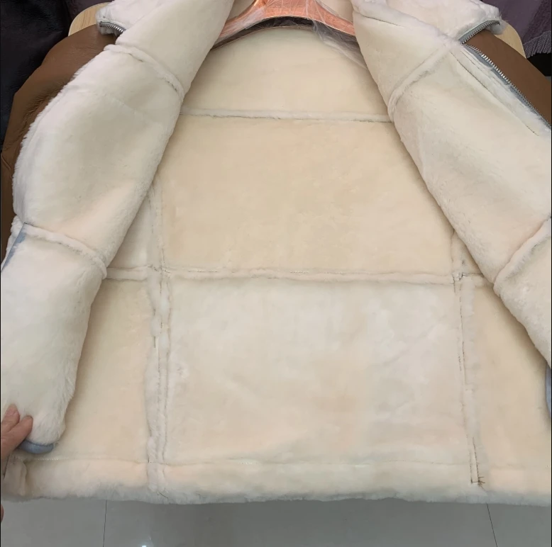 سترة نسائية من فرو الغنم الأصلي بياقة متوسطة الطول وفضفاضة عصرية للشتاء وسميكة ودافئة