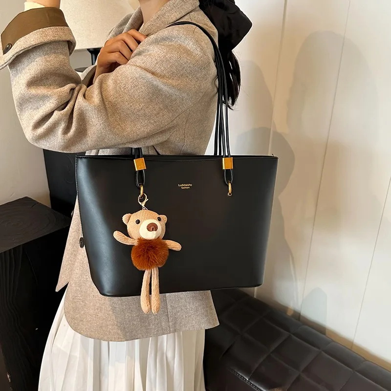 

Women's Bag Premium Texture Retro 2026 New Autumn and Winter Large Capacity Shoulder Fashionable and Personalized Tote Bag