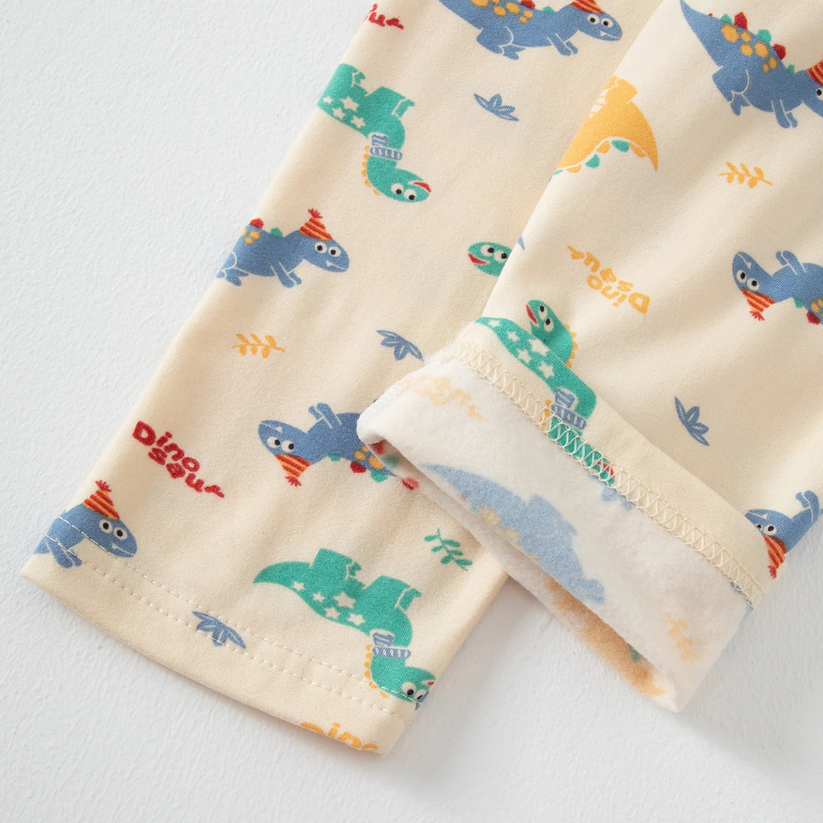 2-teiliges Kinder-Set für Herbst/Winter, bestehend aus bequemer, langärmliger Thermounterwäsche, ideal als Freizeitkleidung und als süßes, mit Cartoon-Motiven versehenes Schlafanzug-Set für Jungen und Mädchen. – Detail 13