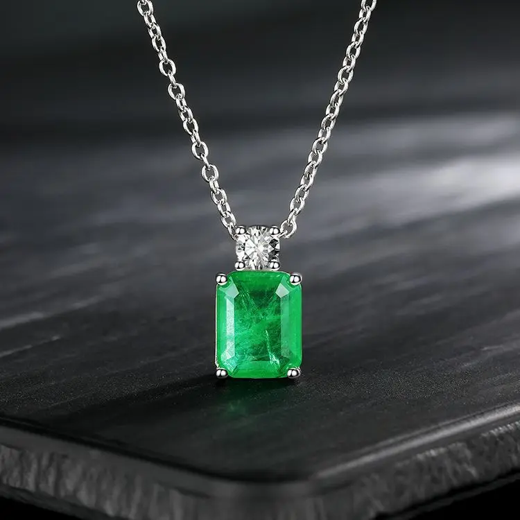 

New S925 Sterling Silver Jewelry Emerald Necklace Small Fresh Clavicle Chain High Carbon Diamond Pendant Wholesale