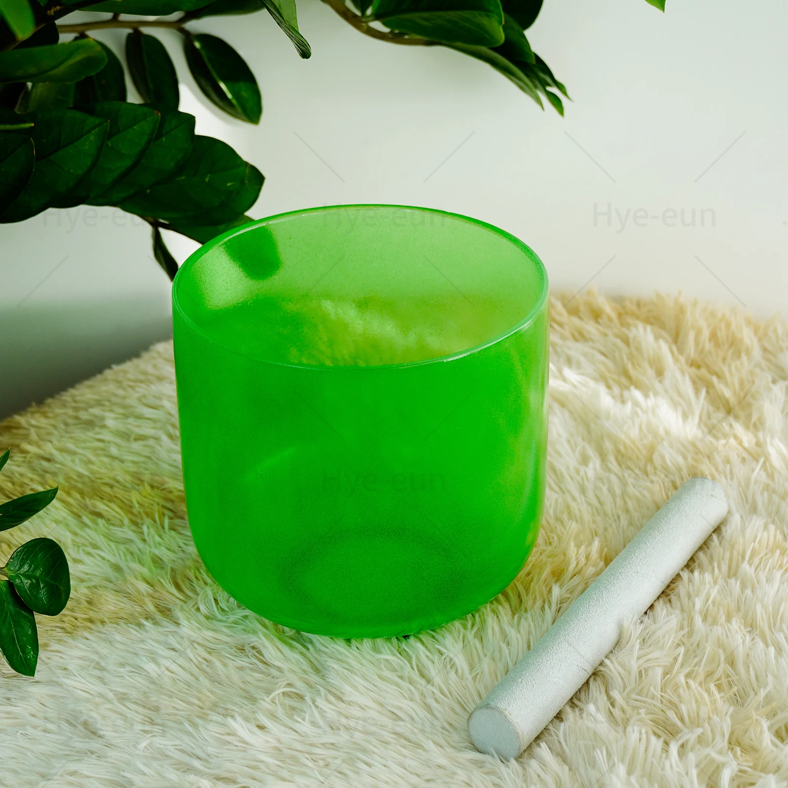 Hye-eun 9inch Translucent Green Crystal Singing Bowl Professional Musical Instruments Clear Quartz Chakra Bowl for Sound Healing