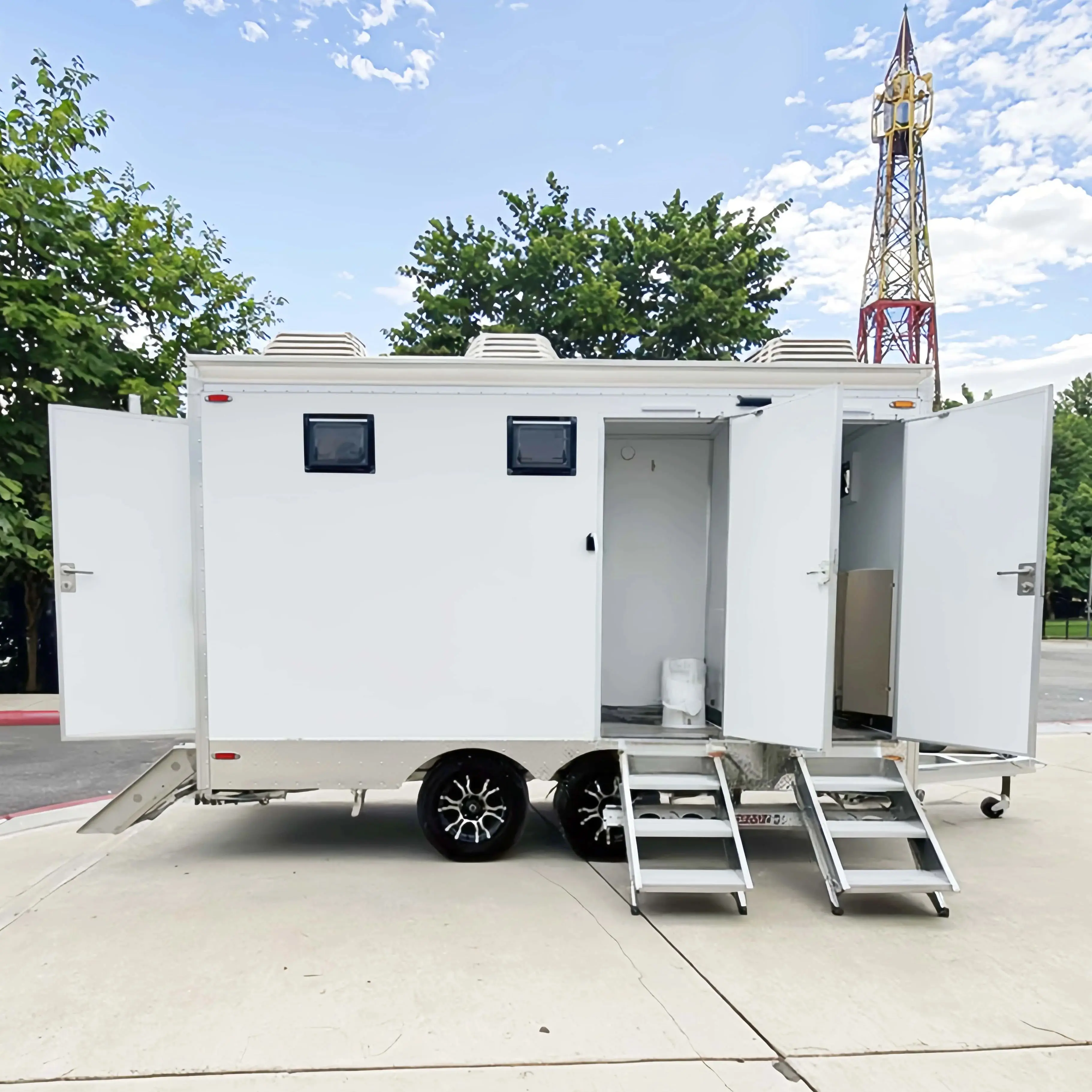 

Customzied Truck Trailer Outdoor Toilet Portable Restroom Trailer Mobile Bathroom for Camping