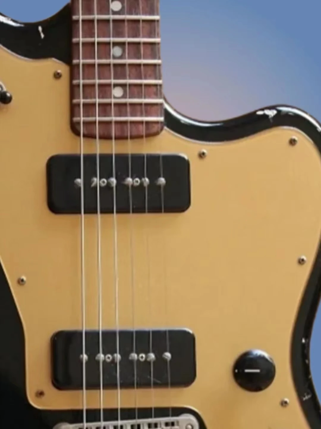 JM6 Relic Black Electric Guitar,Gold Pickguard