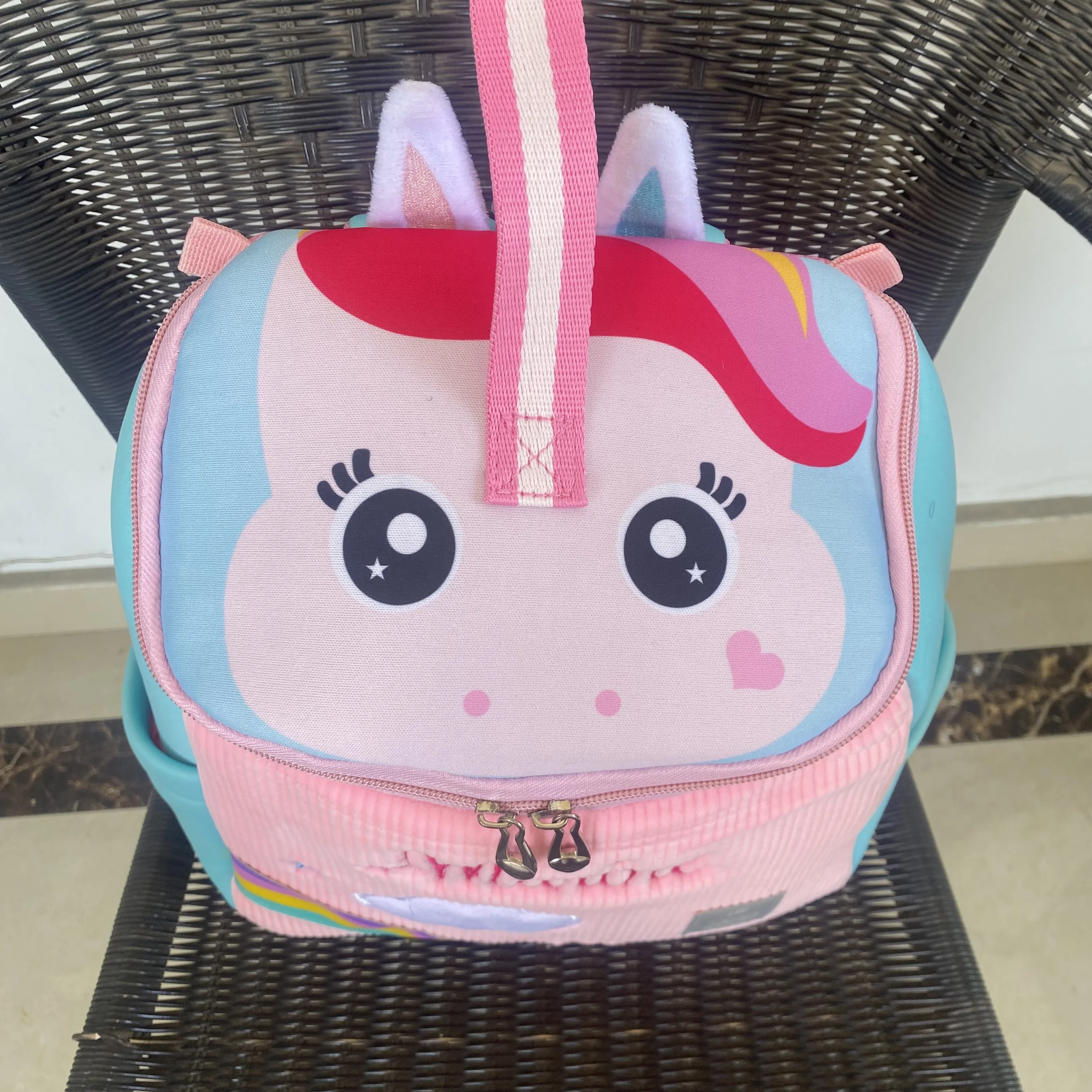 Mochila grande do unicórnio dos olhos, saco bordado personalizado do livro, saco animal personalizado, desenhos animados bonitos, seu nome