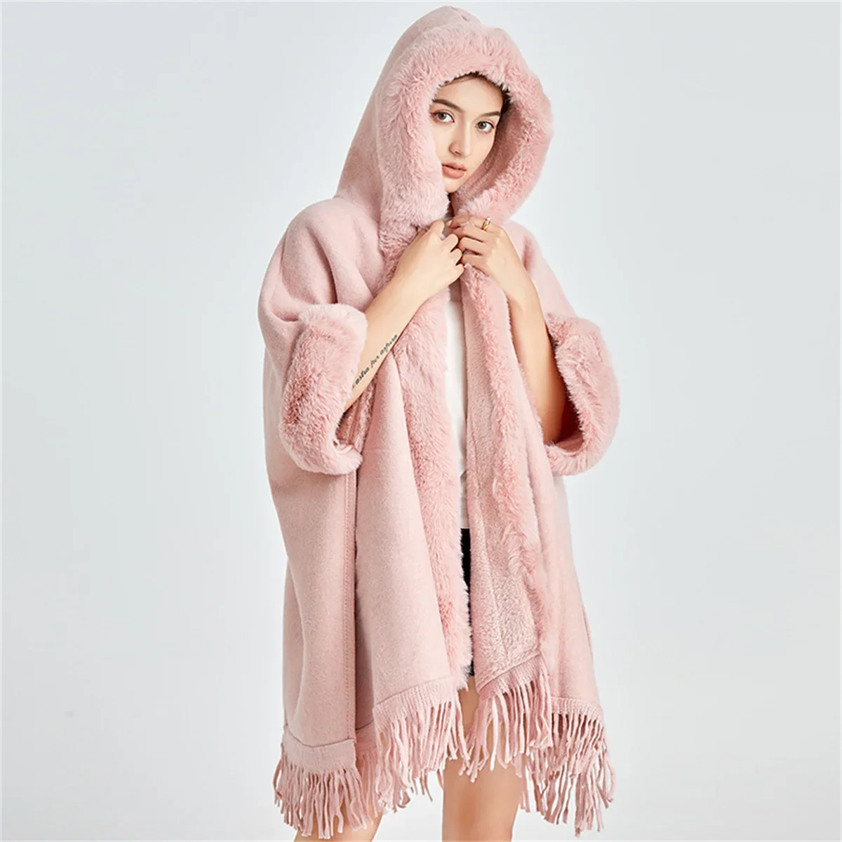 

Winter Tassel Knit Poncho Batwing Sleeves Loose Overcoat Women Thick Streetwear Cloak Long Faux Rabbit Fur Collar Cape With Hat