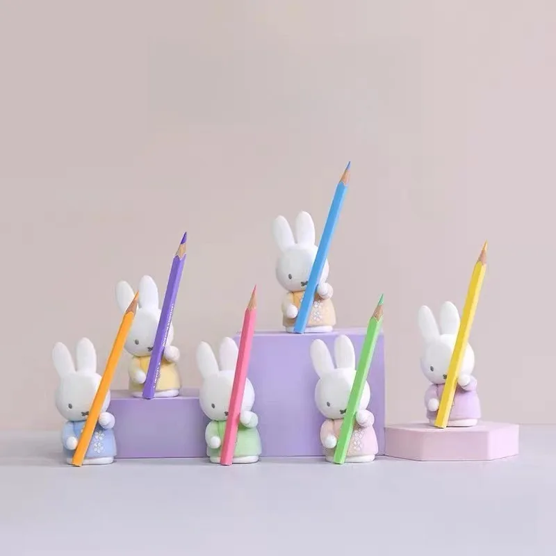 Quente dos desenhos animados miffy série rack de armazenamento bonito criatividade requintado brinquedos de mesa boneca estatueta caixa cega