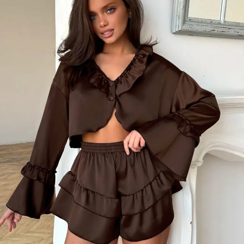 طقم بيجامة بنمط عصري جديد لعام 2026 ملابس نوم غير رسمية بلون سادة بطبقة مزدوجة وكشكشة للنساء ملابس منزلية أنيقة خارج المنزل #6