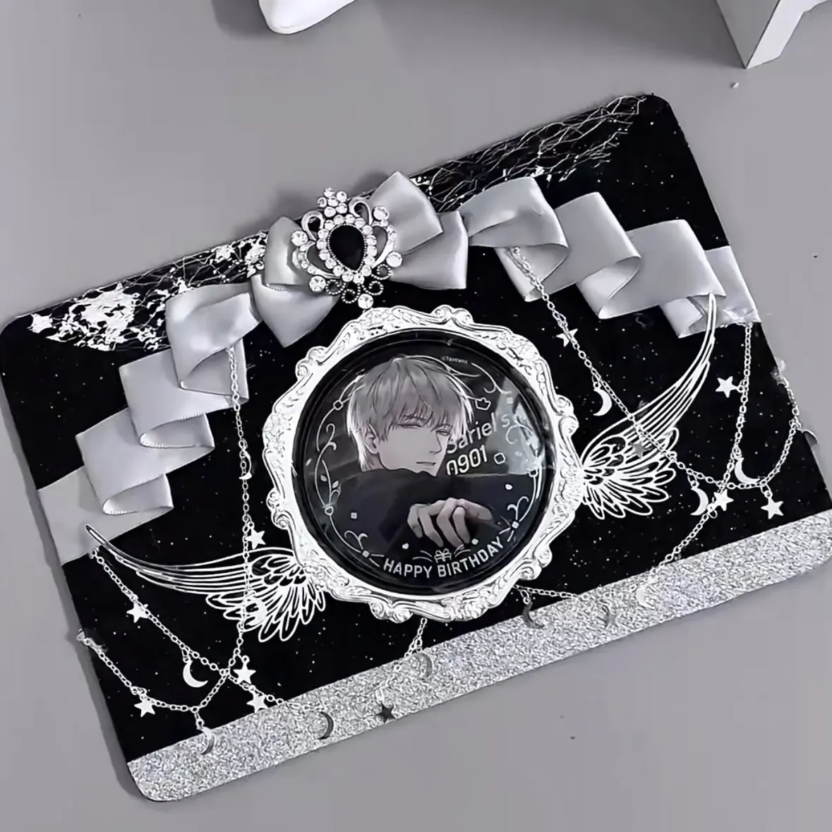 Two-dimensional Animation Dinner Plate Pain Board Custom Tie Plate Tie Grain Beauty Props Black and Silver Ltabag Accessories
