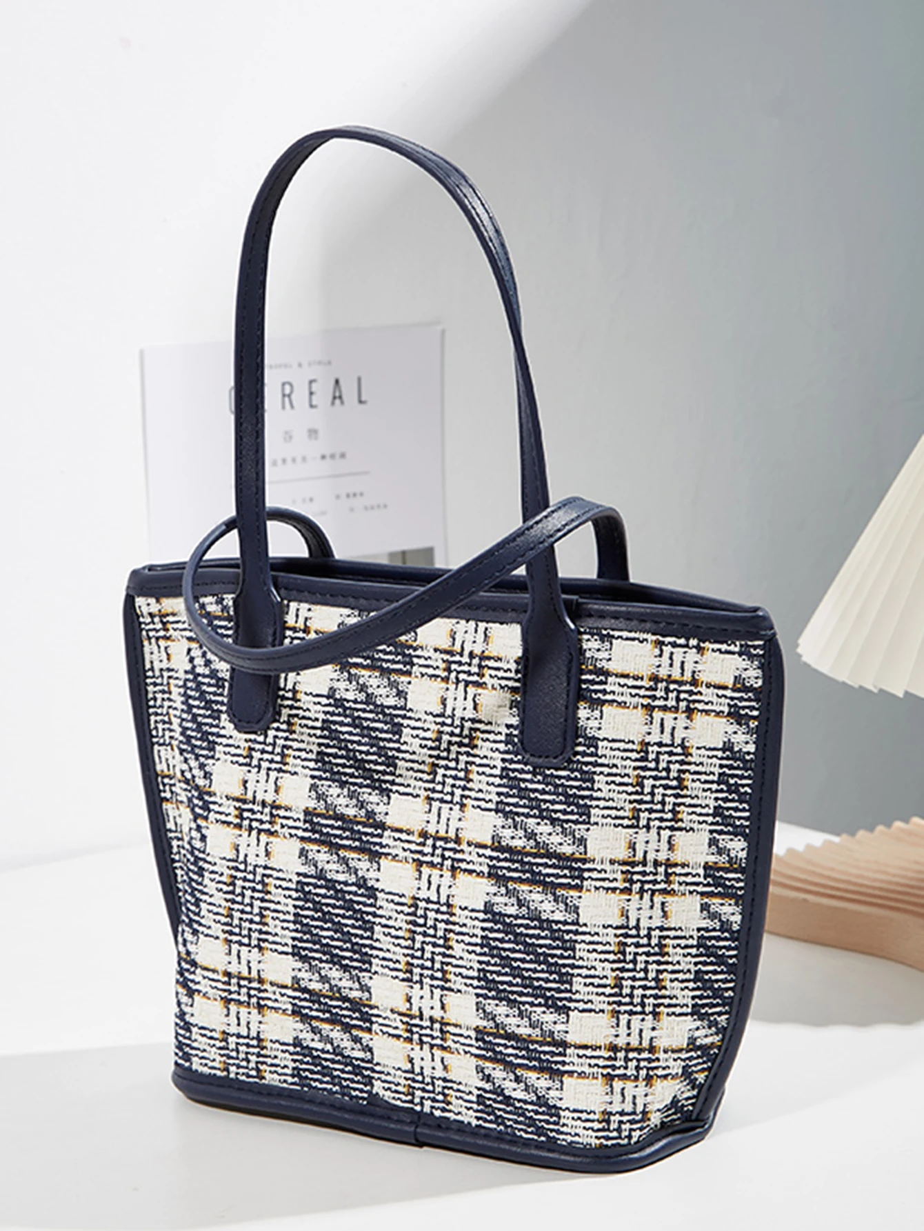 

New trendy and personalized Thousand Bird Grid small square bag suitable for daily commuting and weekend dates