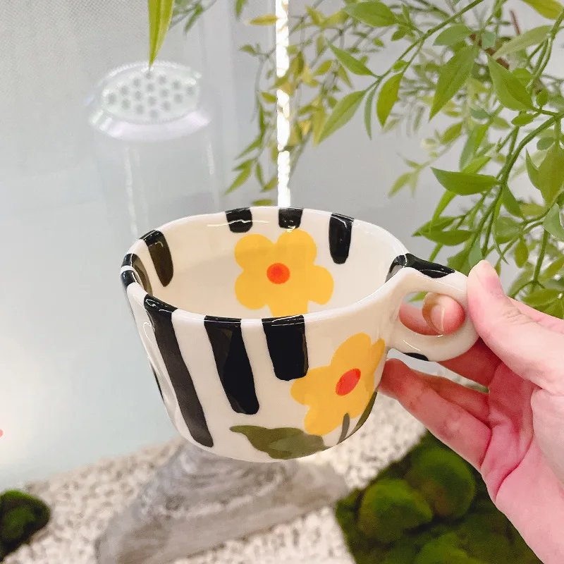 

Young Hand-Painted Ceramic Hand-Pinched Ceramic Cups High-Value Mug Cute Water Bottle Breakfast Mug Irregular Shape