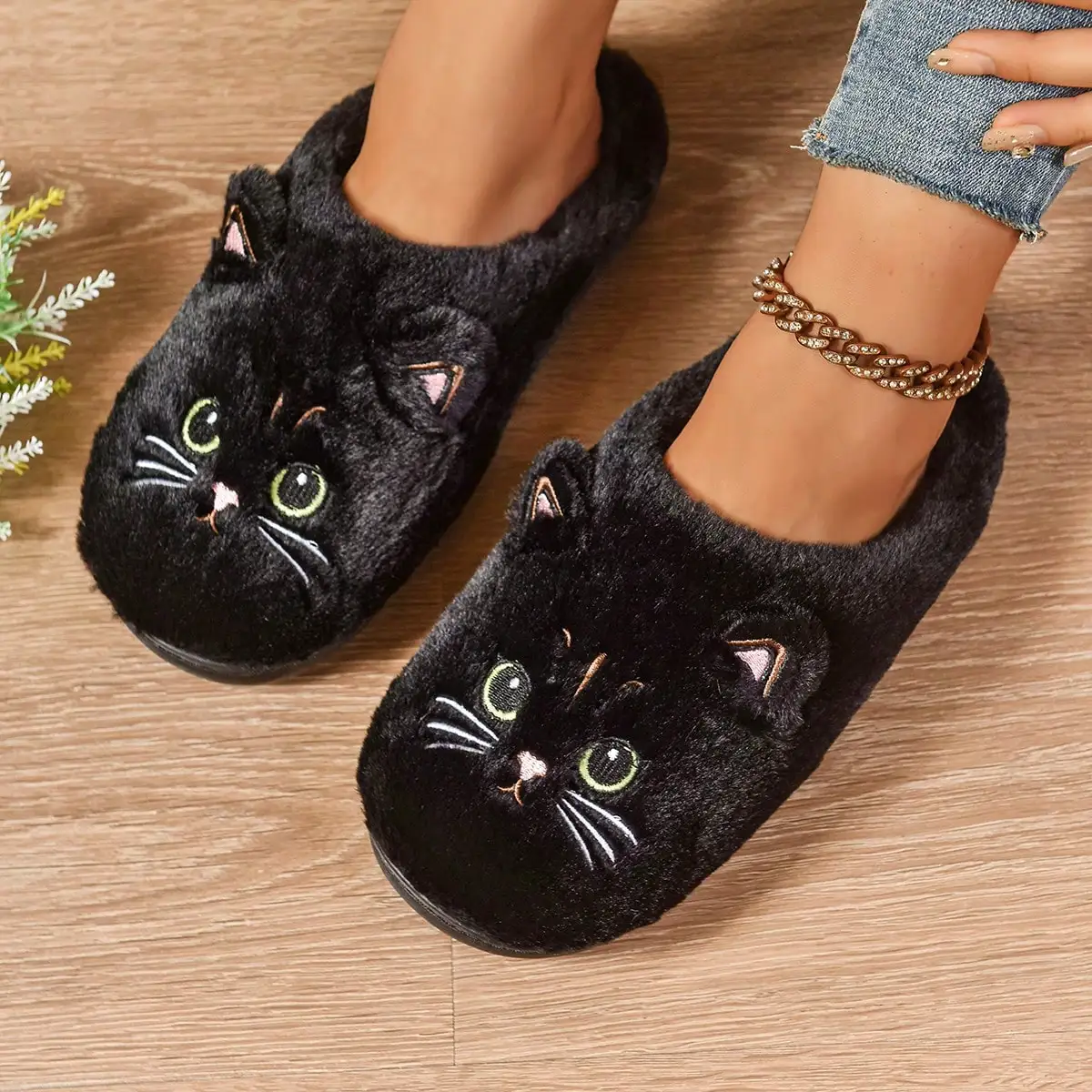 Women's Cute Cat Fuzzy Slippers, Plush Warm Slip‑On Indoor House Shoes, Cozy Comfort Footwear For Autumn Winter/Runs One Size Small