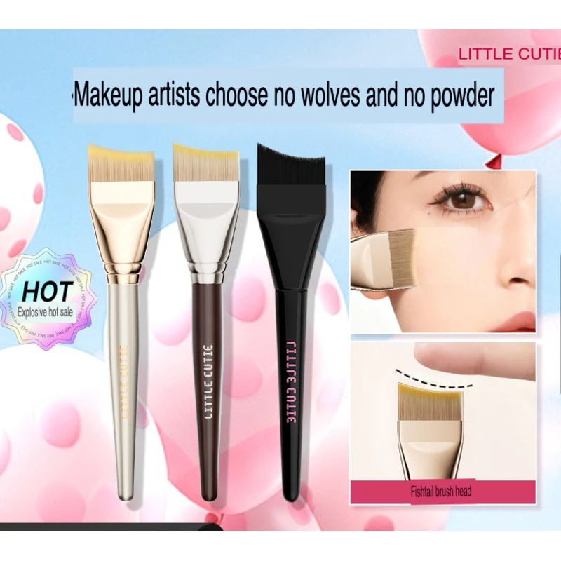 Little Cute Magic Foundation Crescent Makeup Brush, Absorb Powder, Does Not Cause Powder To Stick, Soft Bristles, Seamless