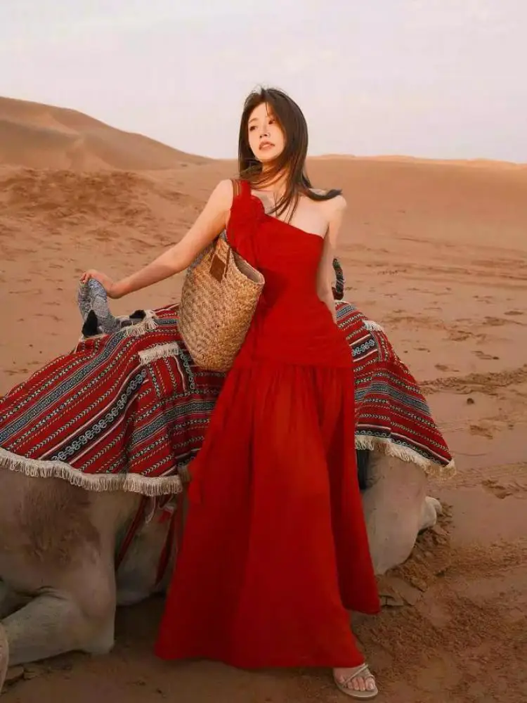 

Fashion Women Red Sleeveless Flower Decorate Ruffles Sundress High Waist Slant Shoulder Pleated Long Dresses 2024 Summer Vintage