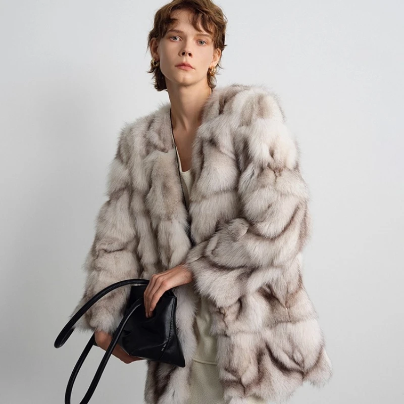 معطف YOLANFAIRY للخريف والشتاء مستورد بالكامل من فرو الثعلب الحقيقي ورقبة على شكل حرف v وأكمام طويلة معطف فرو على طراز التنقل معطف شوبانا نسائية 2025
