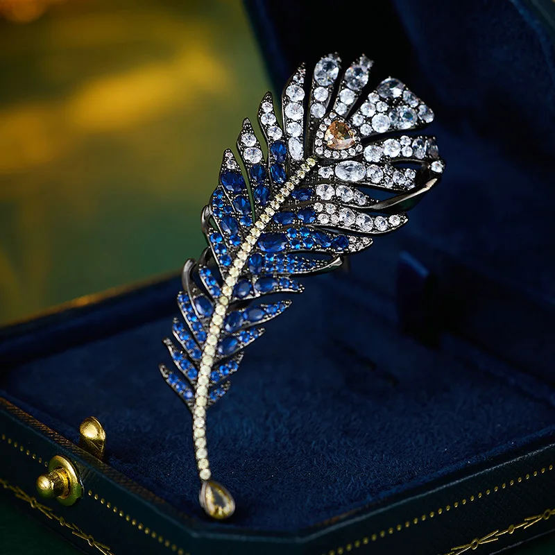 

Новая изысканная роскошная медная инкрустированная брошь с перьями циркона, высококачественная легкая роскошная универсальная брошь для банкета, аксессуар, булавка