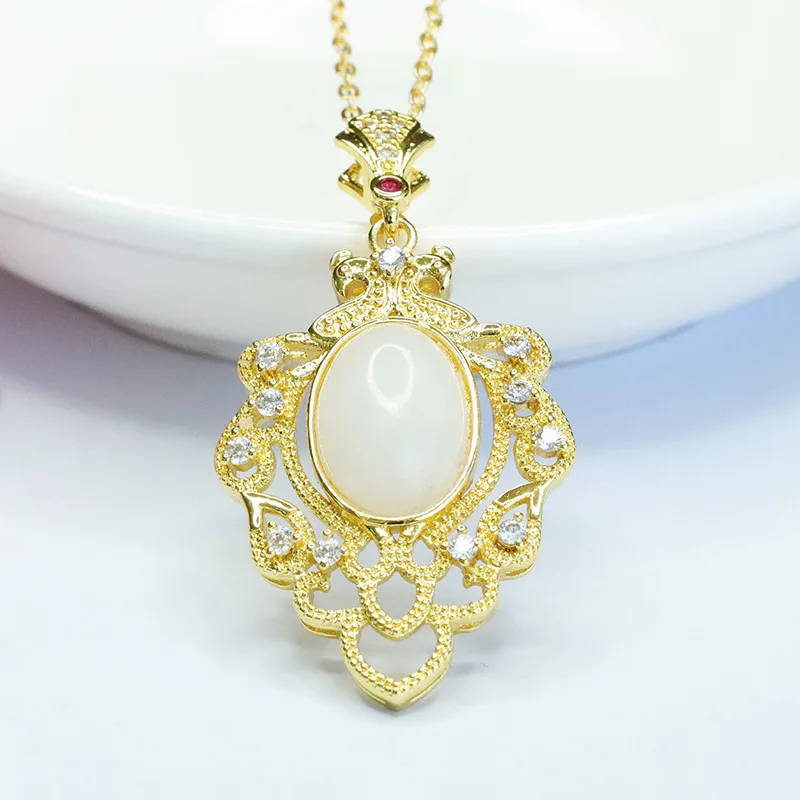 

Natural Hetian jade pendant, white jade leaf necklace, jade.