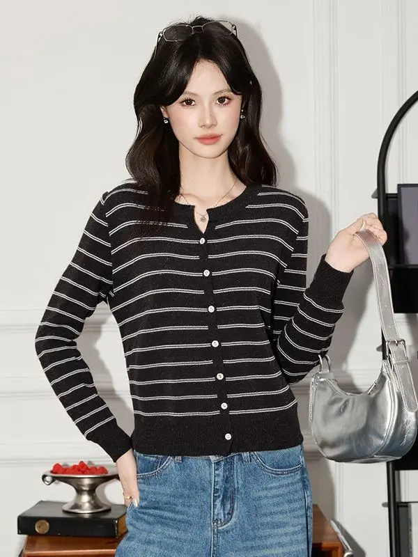 Schicke, einzigartige, gestreifte V-Ne Long Sve Strickjacke, Herbst 2025, Neuankömmling, Basisschicht-Top-Mantel für Männer und Frauen
