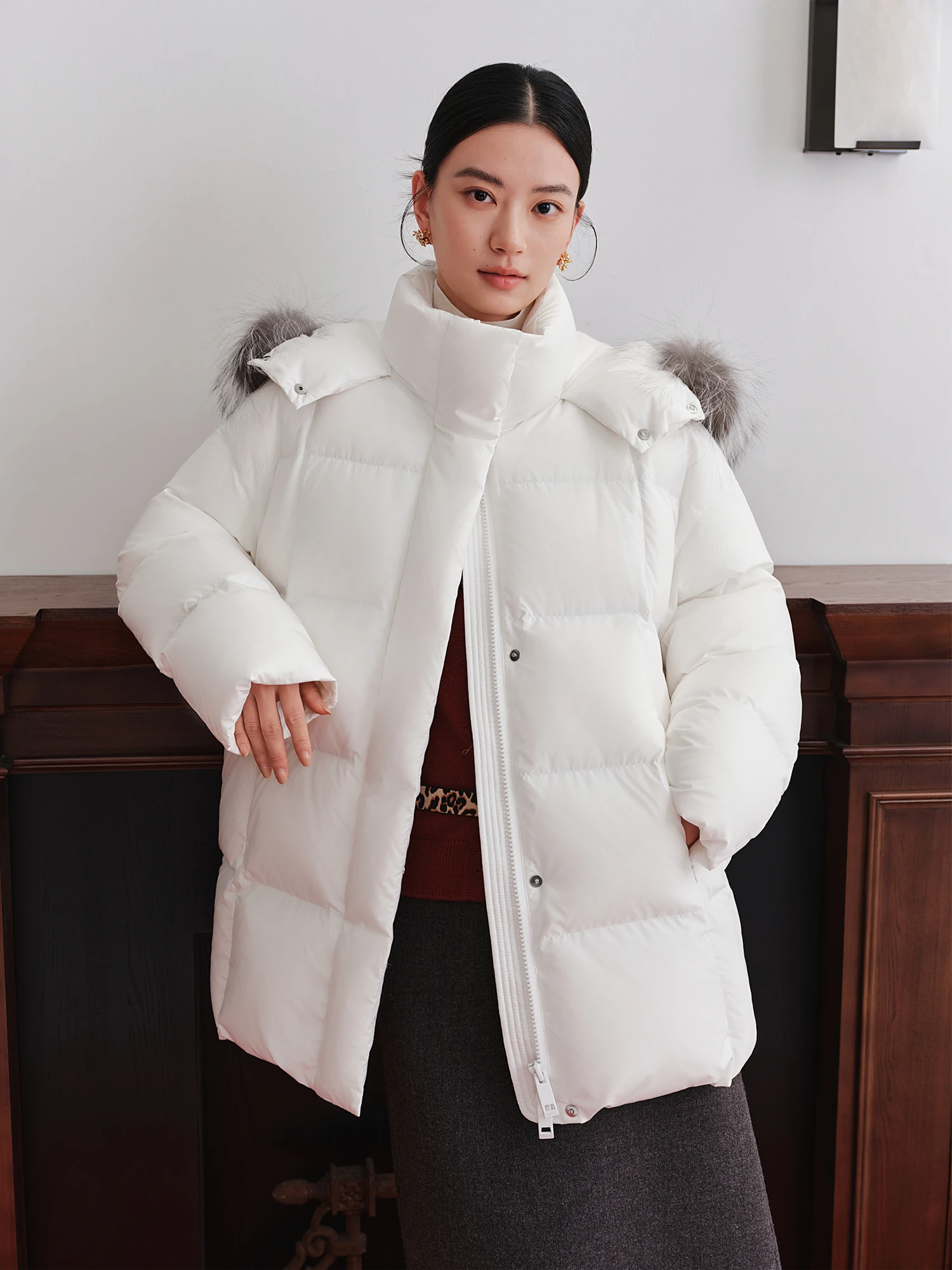 FSLE 2025 شتاء جديد المرأة الثعلب الفراء طوق طويل أسفل معطف سميكة مقنعين الدافئة سترة منفوخة الشتاء ملابس خارجية معطف غير رسمي