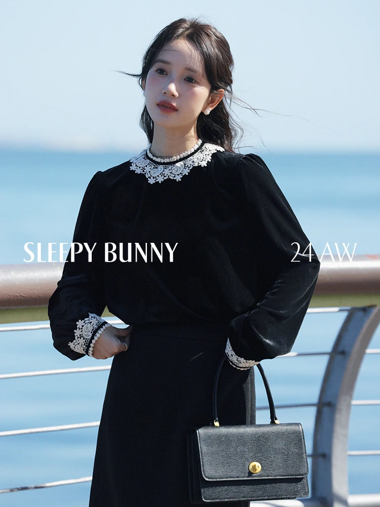 

Vintage Velvet Lace Blouse Elegant Contrast Patchwork Shirt Slim Fit Long Sleeve Top for Women Spring Autumn Layered Retro Style