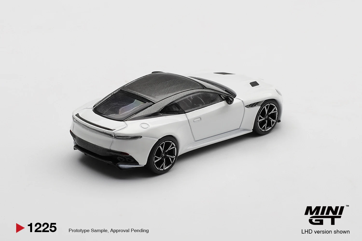 MINIGT 1/64 Aston Martin DBS S - Kids Toys Cars 评论和价格