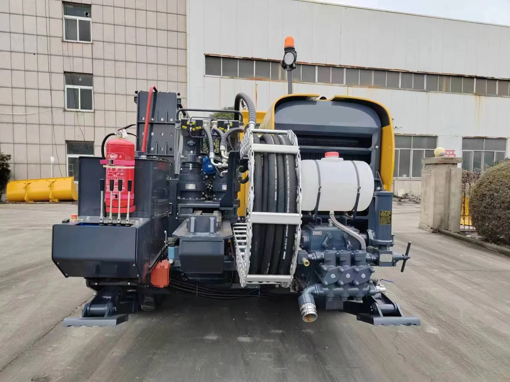 جهاز حفر اتجاهي احترافي 25T مع مخرج عزم دوران عالي لرافعة الأنابيب وكفاءة سحب الكابلات