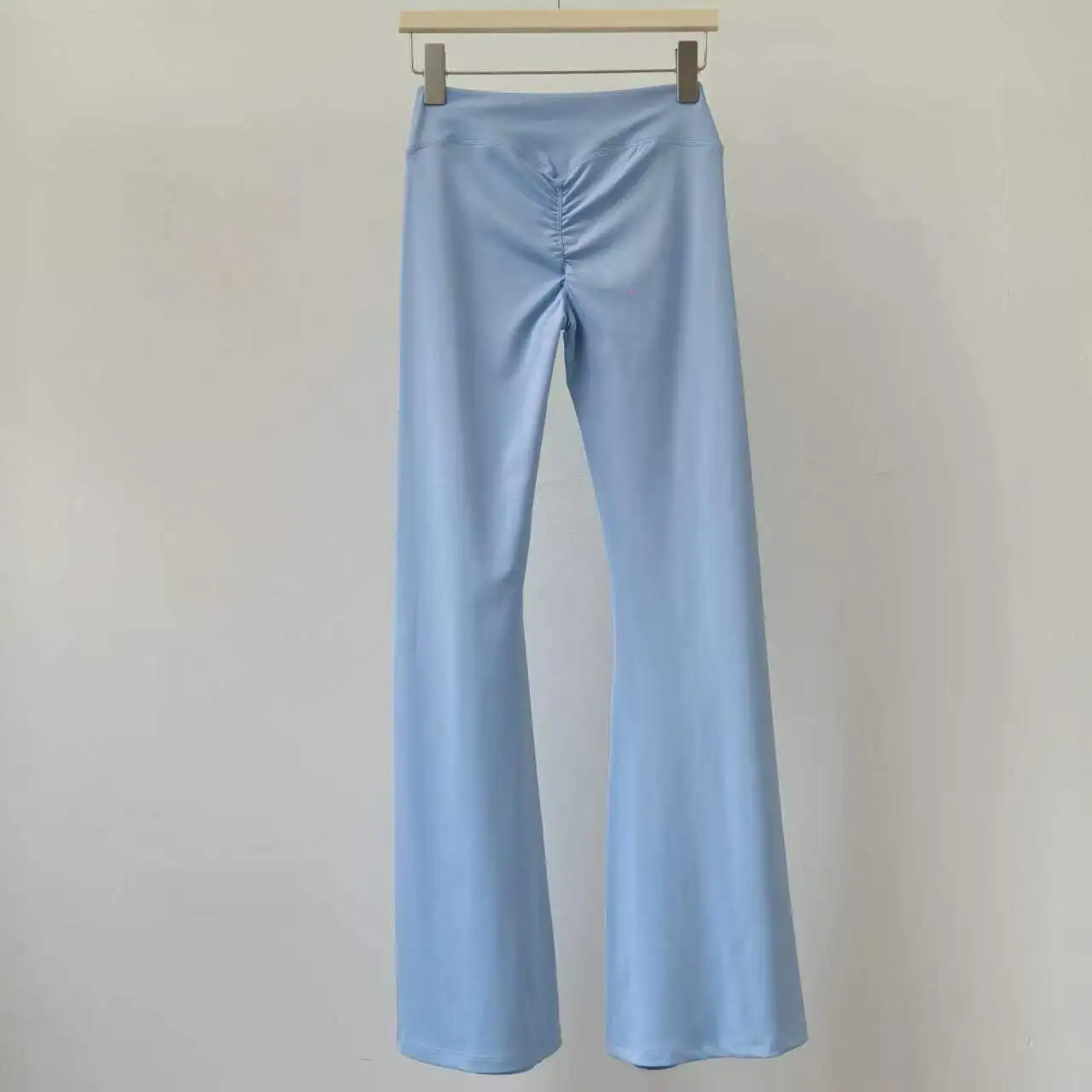 Yoga-Bekleidung Boot-Cut-Leggings für Damen mit Kreuzbund, Sexy Plissierte Peach-Butt-Schlaghose, Schnelltrocknende Pilates-Fitnesshose – Detail 5