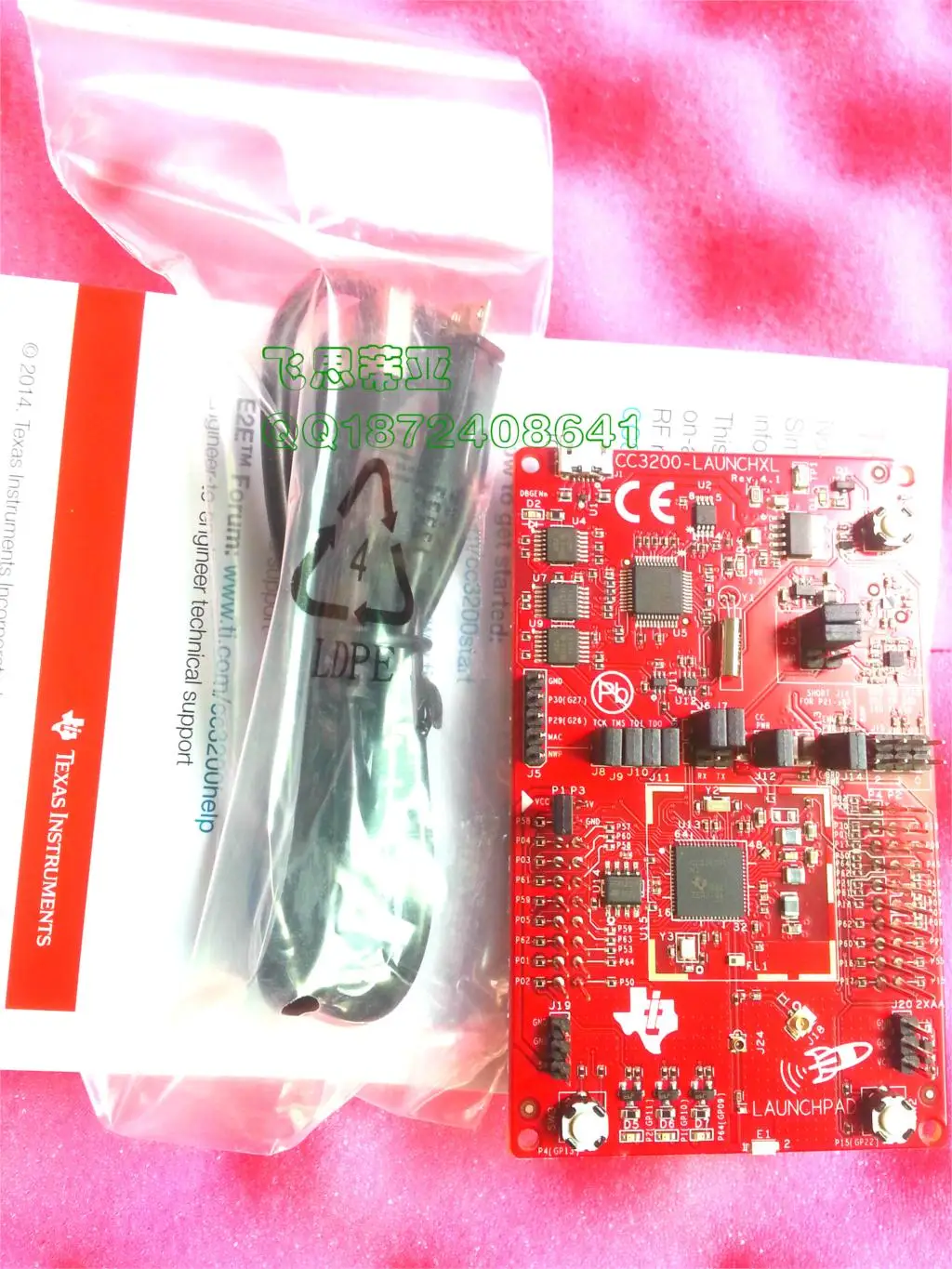 CC3200-LAUNCHXL  Development Boards & Kits - Wireless SimpleLink CC3200 Wi-Fi LaunchPad