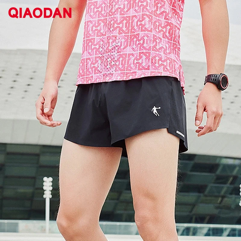 

QIAODAN дышащие черные шорты для бега мужские 23 летние комфортные быстросохнущие впитывающие пот легкие шорты мужские QZBNK3241051R