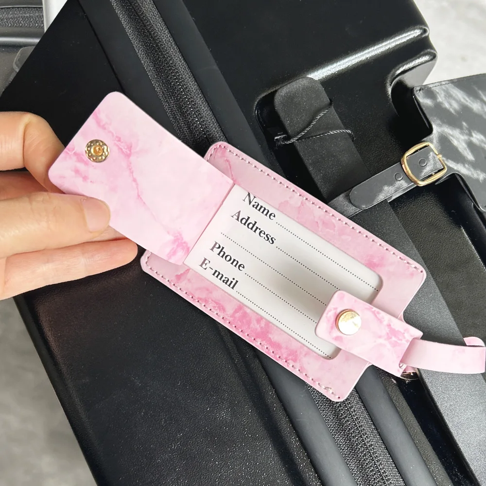 Personalizza nome etichetta per bagagli uomo donna targhetta con nome personalizzata etichette per aeroplani in PU incidere Logo accessori da viaggio