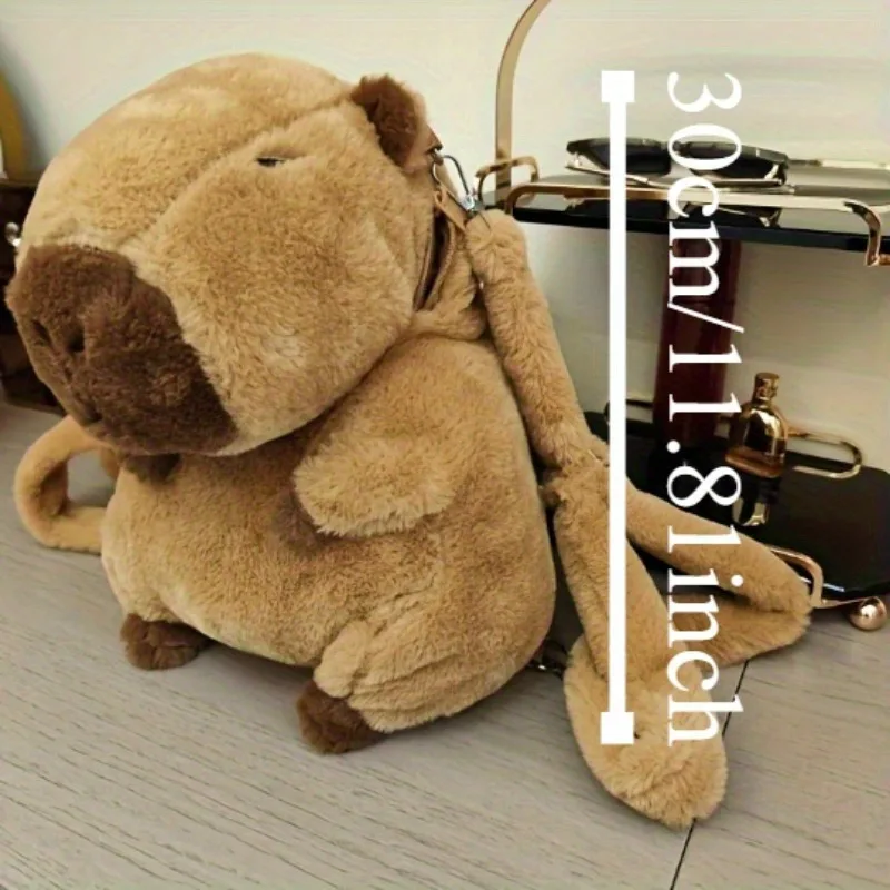 حقيبة ظهر كابيبارا القطيفة اللطيفة باللون البني الفاتح الناعم المملوءة مع مساحة تخزين متعددة الوظائف للعين، مثالية لديكور المنزل على وسادة الأريكة