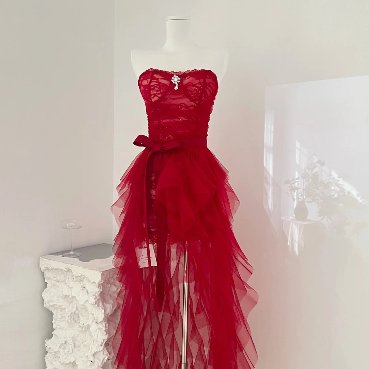 

Тематический костюм Cisas с длинной кружевной юбкой в стиле ретро, с запахом вокруг дизайна, с одним хвостом, с скользящим полом, женское модное зимнее новое поступление