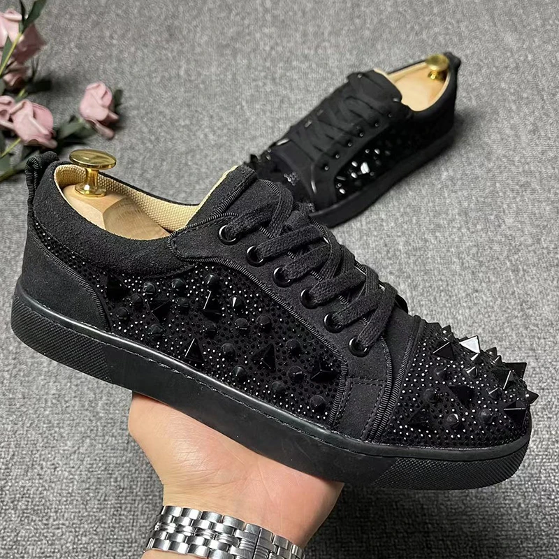 

Мужская модная обувь в стиле панк, хип-хоп с заклепками, туфли из коровьей замши на шнуровке с шипами, черные, бежевые кроссовки на плоской подошве с шипами, модная обувь