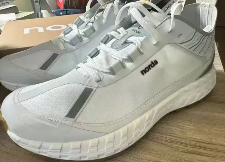 

Mens Womens Outdoor Running Shoes High Quality Wearable Running Trainers Thick Sole Walking Jogging Shoes