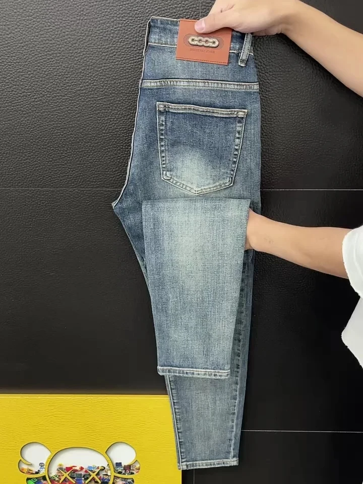 

Высококачественные мужские джинсы: новая весенняя коллекция, универсальные, стильные, для делового и повседневного образа, зауженный крой, средняя посадка, водоотталкивающие.