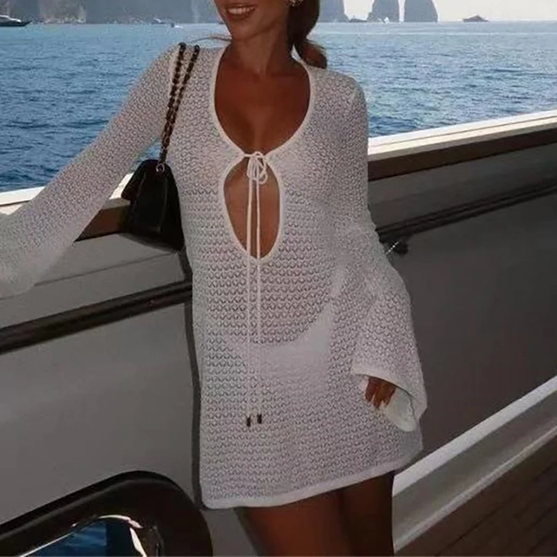 Elegante laag uitgesneden gebreide mini-jurk met V-hals, damesmode, uitgeholde zonwering, korte jurk, casual flare mouw, effen feestjurk