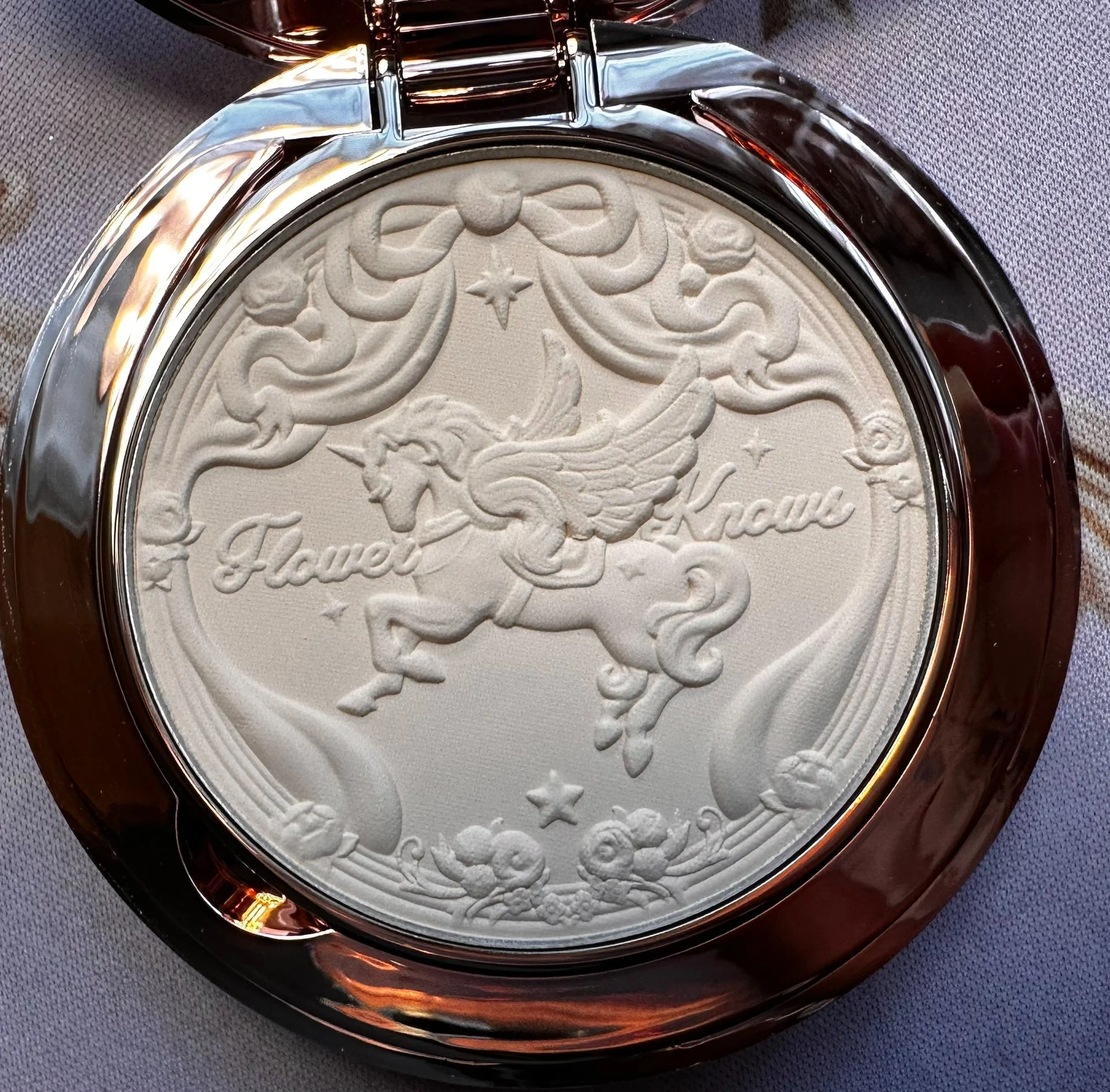 Flower Knows Unicorn Series Embossed Soft Mist Setting Powder Edelweiss Flower Crystal Porcelain Out of Print