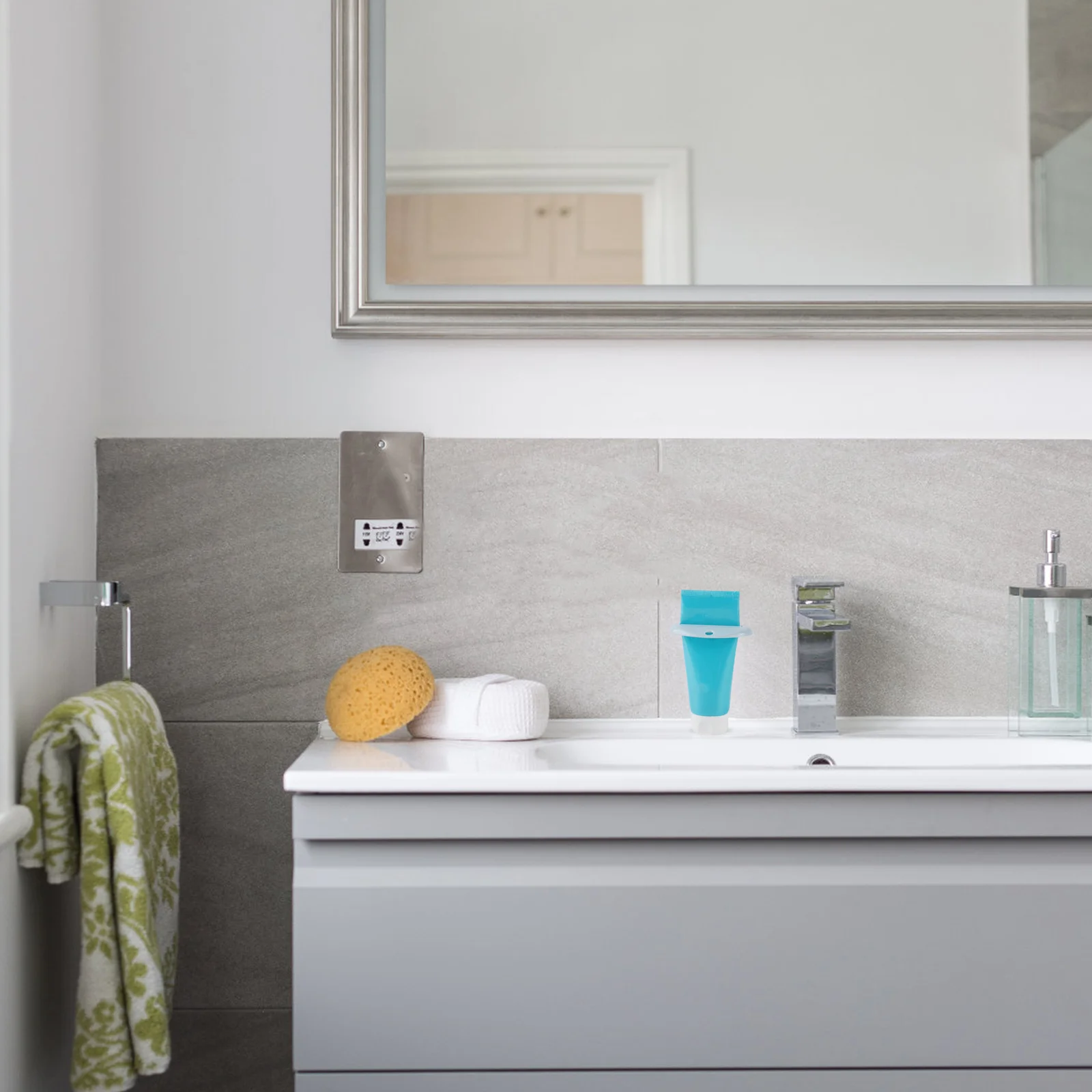 

4Pcs Toothpaste Tube Squeezers Plastic Manual Rolling Extruder for Bathroom Home Convenient Dispensing Toothpaste Squeezer