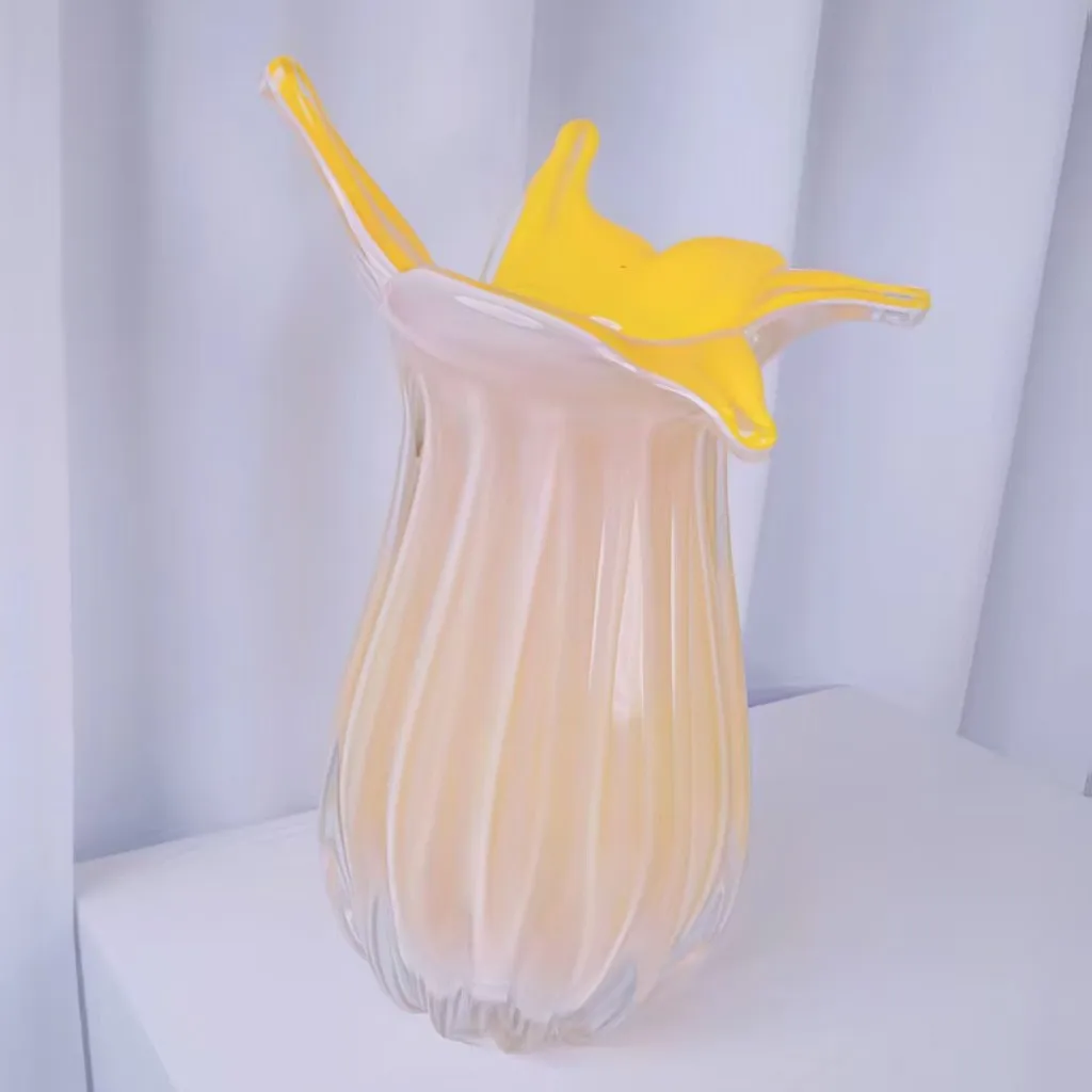 HT Modern Art Butterfly Vase Home Furnishing Advanced Desktop Flower Arrangement  Ready to ship and purchase with peace of mind