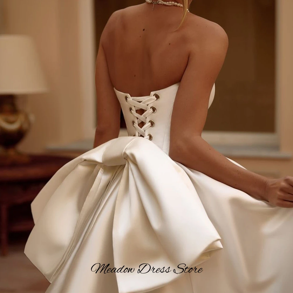 Simple Strapless Sleeveless Wedding Dress High Quality Satin A-Line Robe de mariée Charming Lace Up Back Customized Bridal Gowns