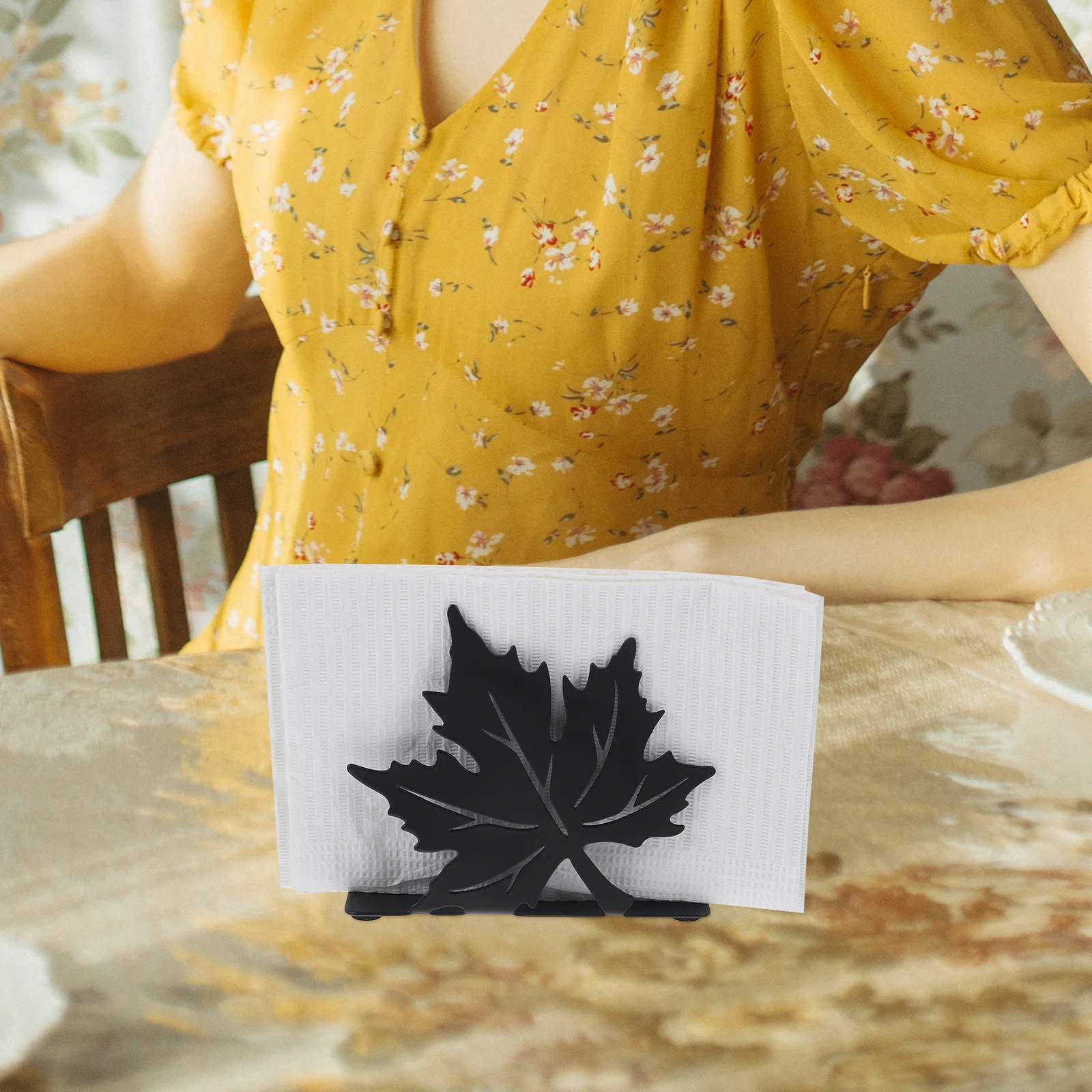 Napkin Holder Decorative Tissue Holder Metal Serviette Holder Maple Leaf Napkin Dispenser for Restaurant