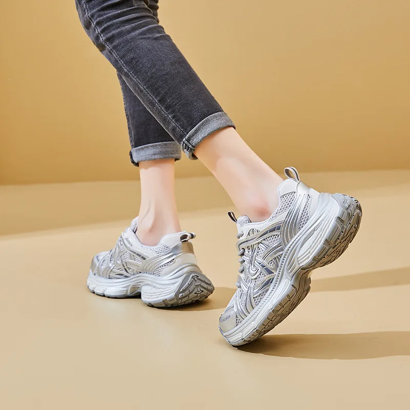 أحذية الأب العصرية للنساء 2025 وصول ربيع جديد على الطراز الكوري مع نعل سميك