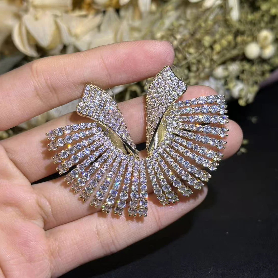 1 Pair Gold Crystal Fan-shaped Drop Earrings for Glam Gala Fashion Women's Jewelry Gift for Anniversary