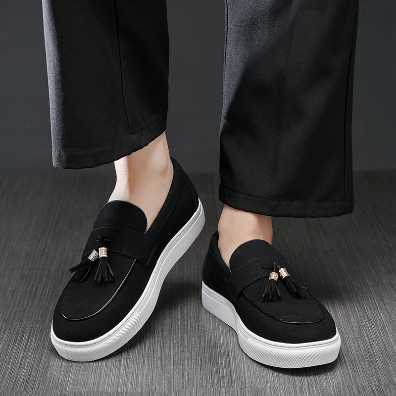 Spring and Autumn New Men Loafers Anti Suede Solid Color Round Toe Comfortable and Simple Tassel Casual Shoes