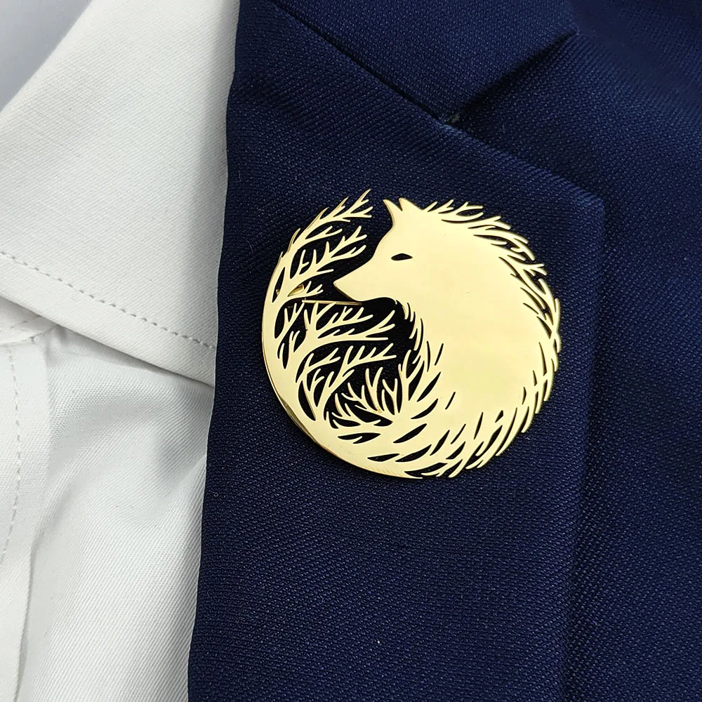 

Original design branch wolf head hollow stainless steel gold-plated 18K brooch, suit lapel pin, men's formal dress accessories