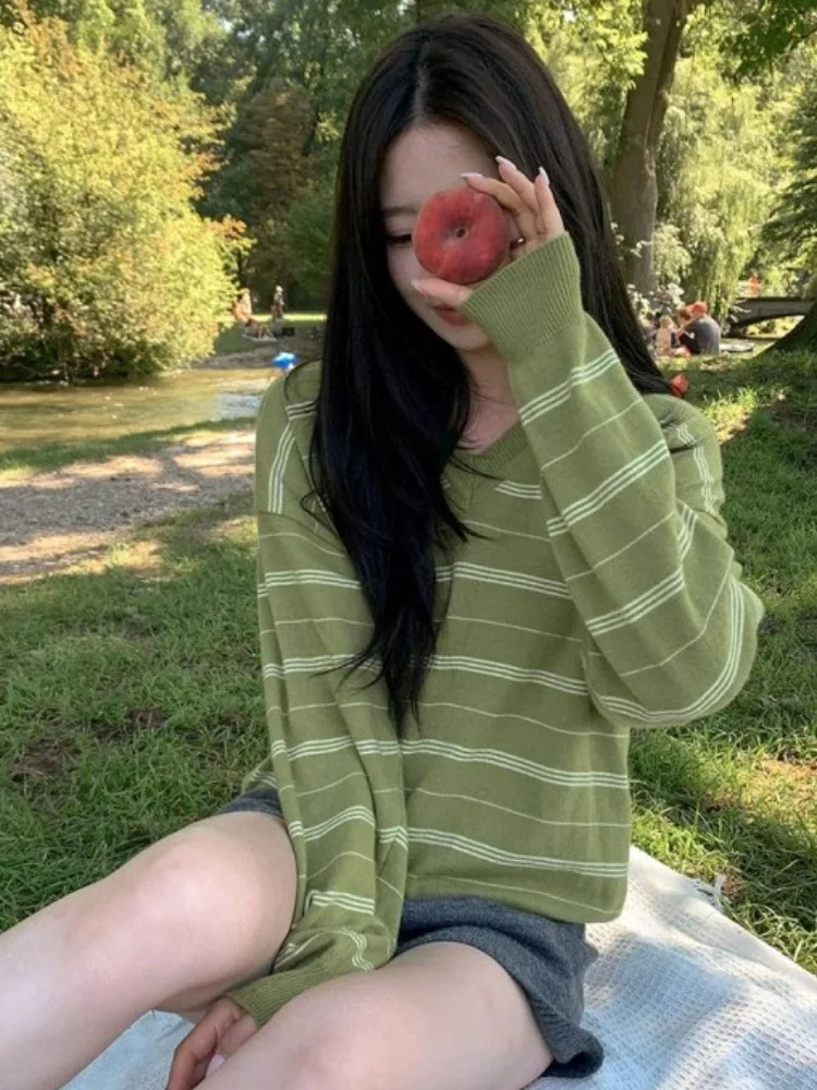 シックな秋の V ネックロングスリーブ縦縞ニットウェアカジュアル多用途女性のファイオンストリートウェア Sle ニットトップ