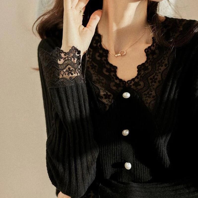 Women's Lace V-neck Sweater Fashion Splice Pearl Slim Fit Long Sleeve Elastic Knit Backing Shirt Solid Color Overlay Sweater