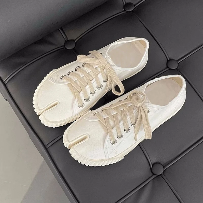 New Canvas Split Toe Flats Women Mary Janes Shoes Casual Shoes Women Tabi Shoes Pig Hoof Shoes Woman Loafers Zapatos De Mujer